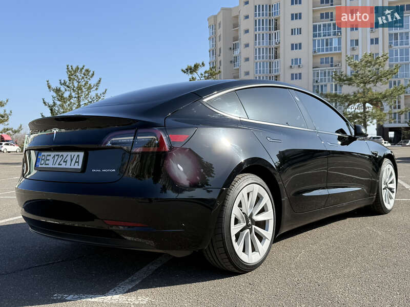 Седан Tesla Model 3 2021 в Николаеве