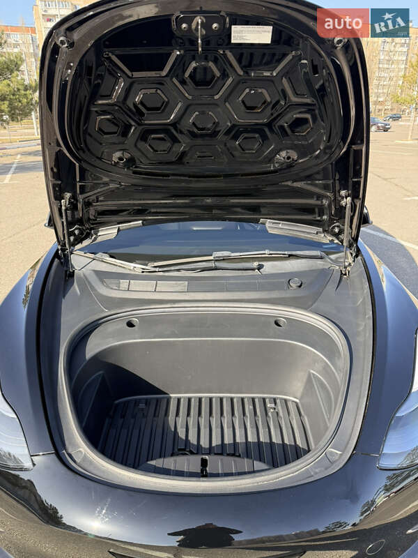 Седан Tesla Model 3 2021 в Николаеве
