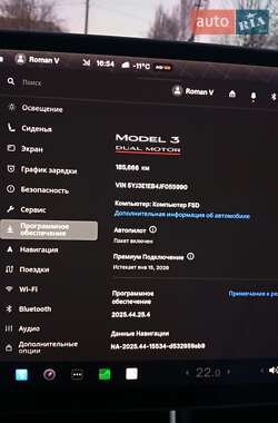 Седан Tesla Model 3 2018 в Нововолынске