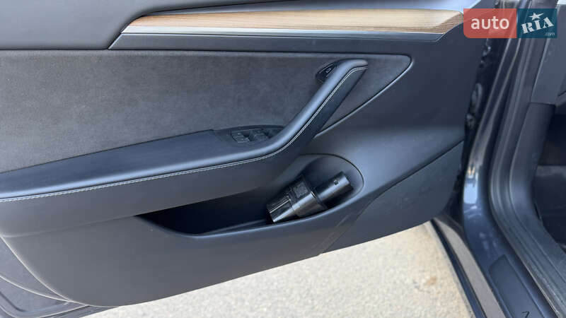 Седан Tesla Model 3 2022 в Запоріжжі