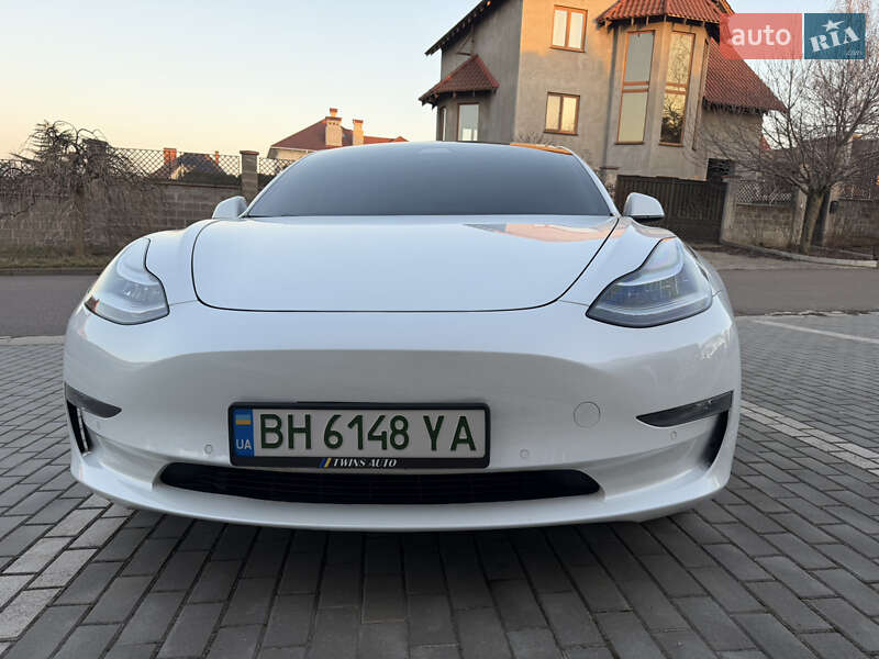 Седан Tesla Model 3 2019 в Одессе
