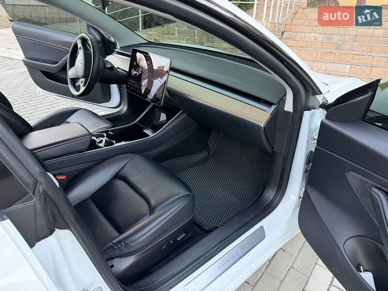 Седан Tesla Model 3 2019 в Одессе