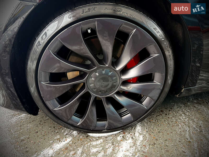 Седан Tesla Model 3 2021 в Львове
