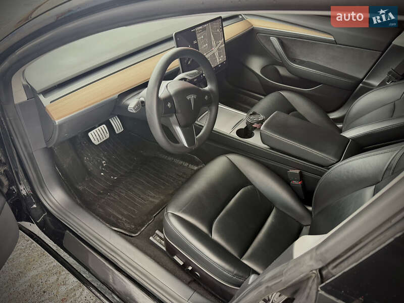 Седан Tesla Model 3 2021 в Львове