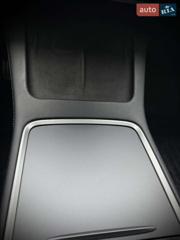 Седан Tesla Model 3 2021 в Львове