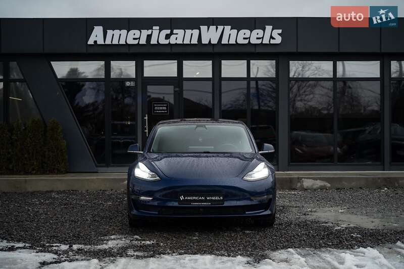 Седан Tesla Model 3 2018 в Черновцах