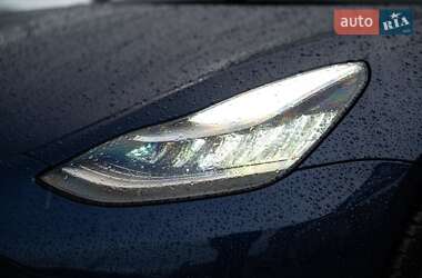 Седан Tesla Model 3 2018 в Черновцах