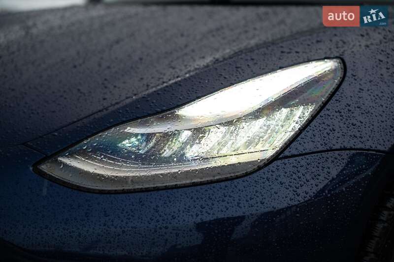 Седан Tesla Model 3 2018 в Черновцах