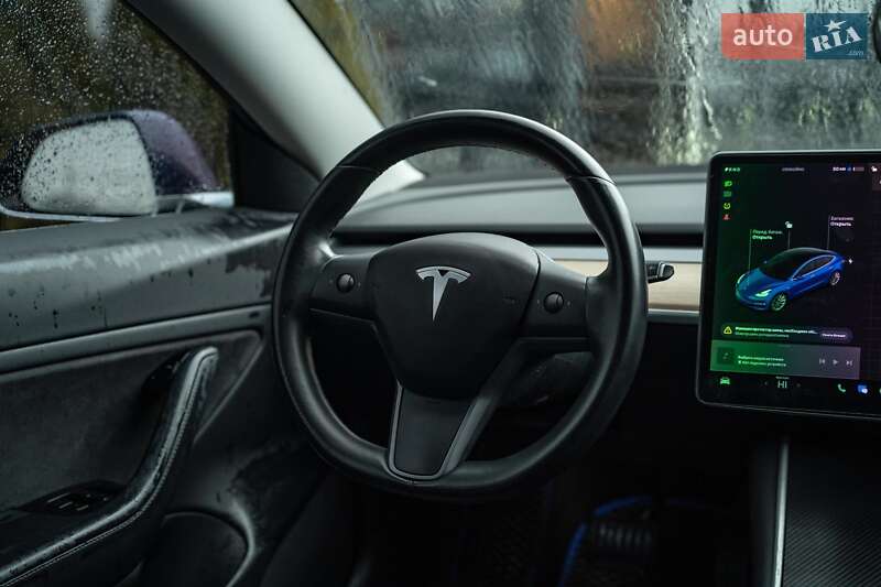 Седан Tesla Model 3 2018 в Черновцах