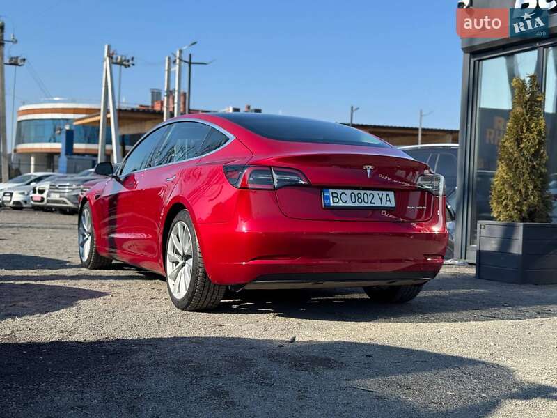 Седан Tesla Model 3 2018 в Львове