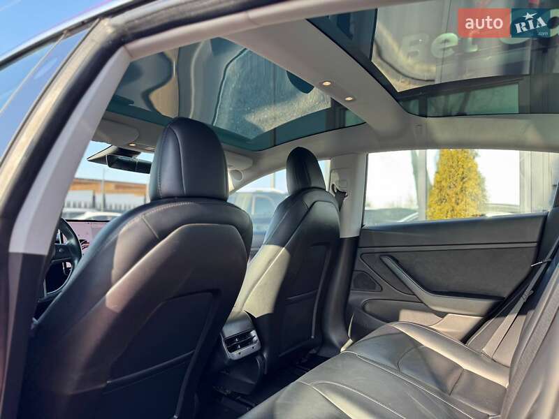 Седан Tesla Model 3 2018 в Львове
