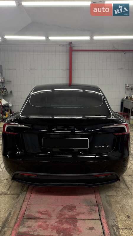 Седан Tesla Model 3 2025 в Киеве