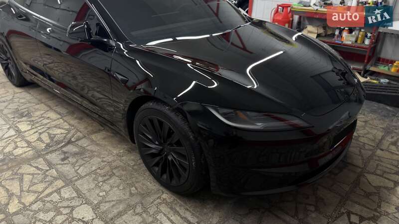 Седан Tesla Model 3 2025 в Киеве