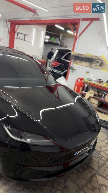 Седан Tesla Model 3 2025 в Киеве