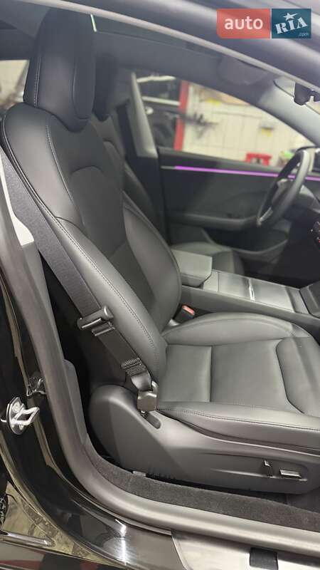 Седан Tesla Model 3 2025 в Киеве