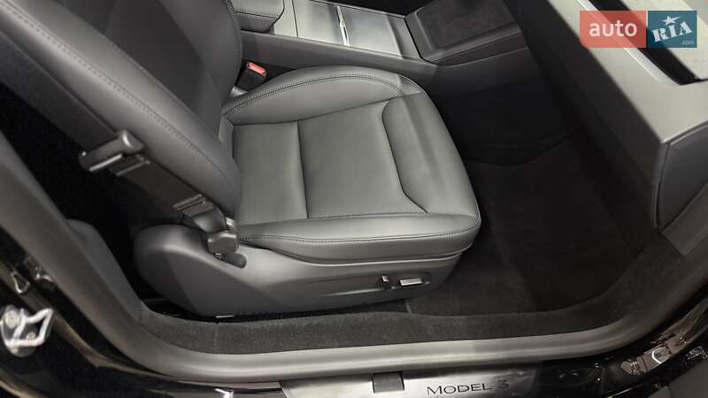 Седан Tesla Model 3 2025 в Киеве