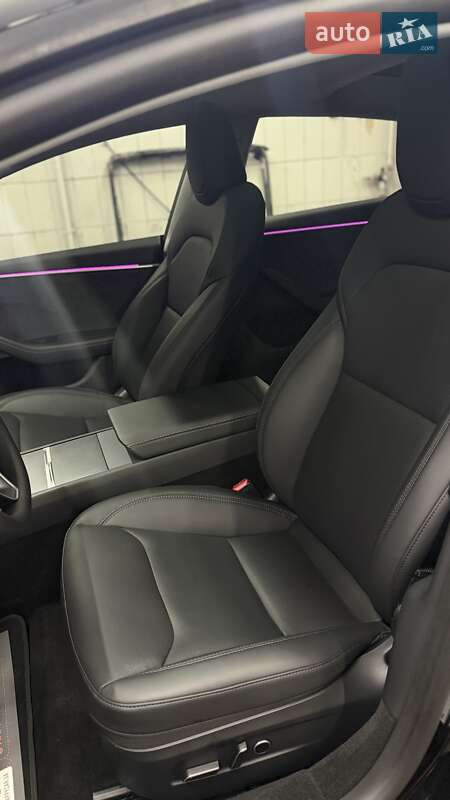 Седан Tesla Model 3 2025 в Киеве