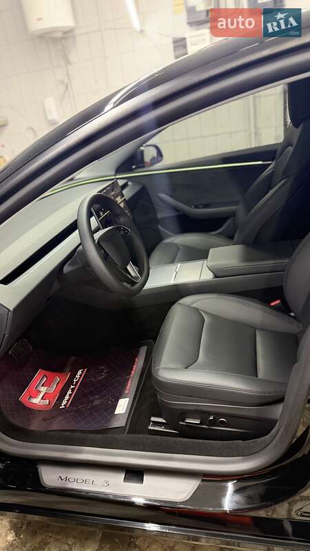 Седан Tesla Model 3 2025 в Киеве