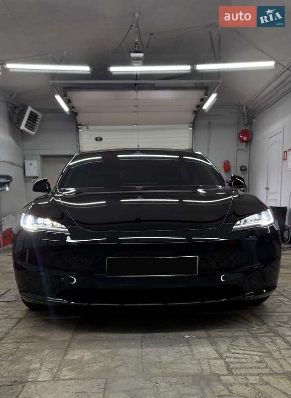 Седан Tesla Model 3 2025 в Киеве