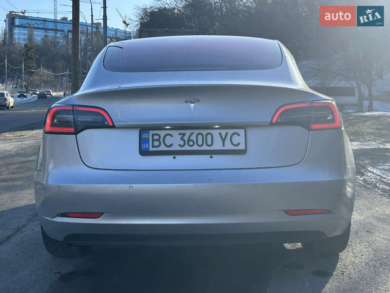 Седан Tesla Model 3 2018 в Киеве