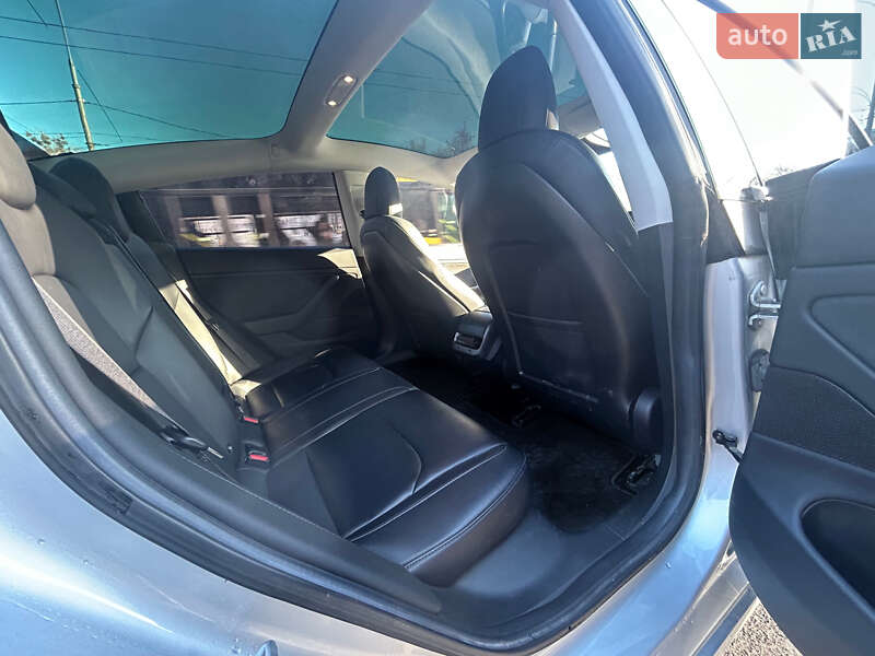 Седан Tesla Model 3 2018 в Киеве