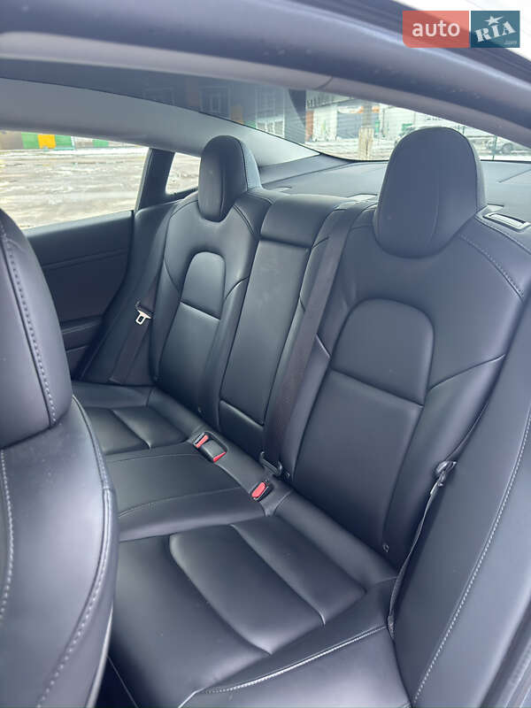 Седан Tesla Model 3 2020 в Киеве