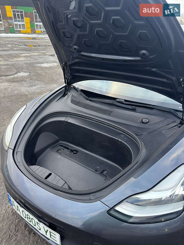 Седан Tesla Model 3 2020 в Киеве