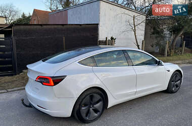Седан Tesla Model 3 2018 в Ровно