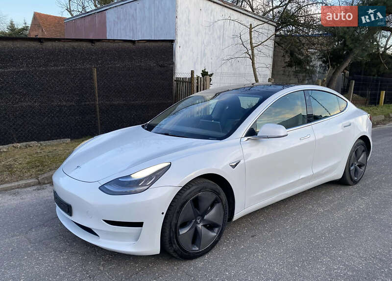 Седан Tesla Model 3 2018 в Рівному