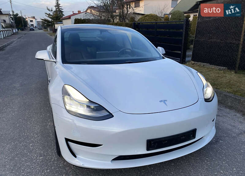 Седан Tesla Model 3 2018 в Рівному