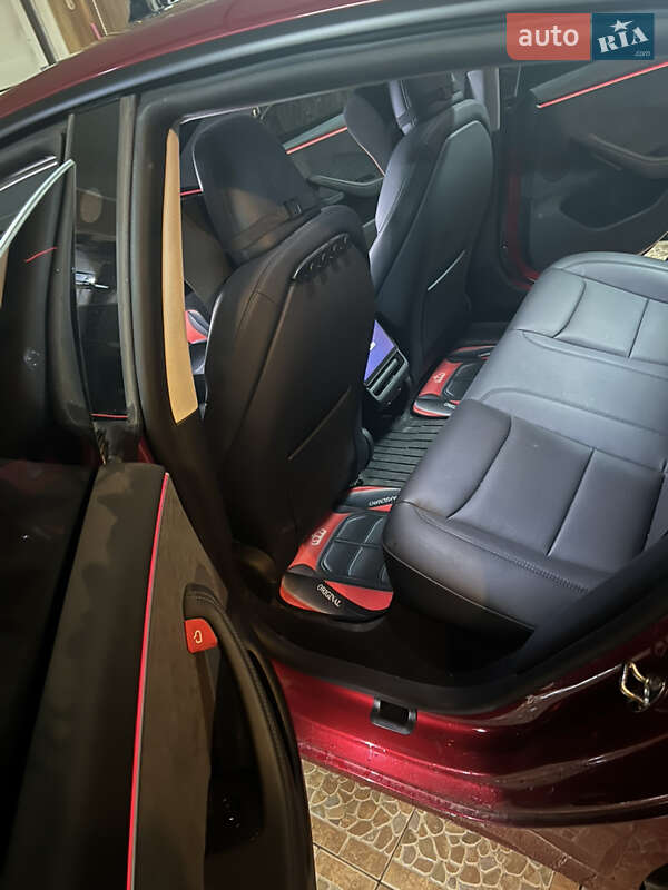 Седан Tesla Model 3 2024 в Киеве