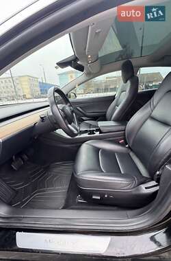 Седан Tesla Model 3 2019 в Виннице