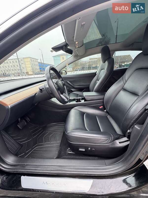 Седан Tesla Model 3 2019 в Виннице