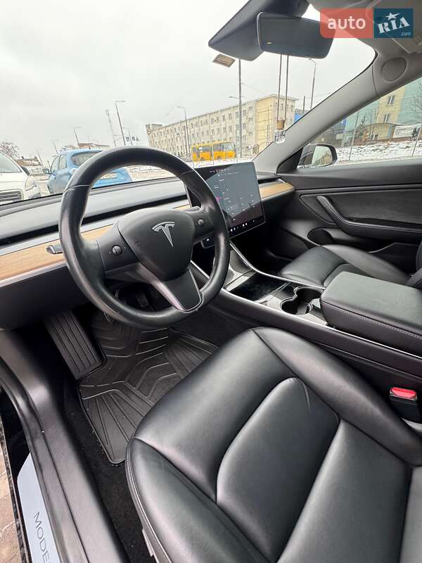 Седан Tesla Model 3 2019 в Виннице