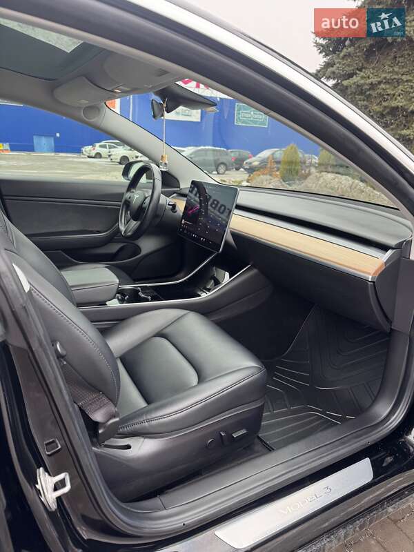 Седан Tesla Model 3 2019 в Виннице