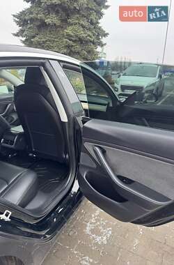 Седан Tesla Model 3 2019 в Виннице