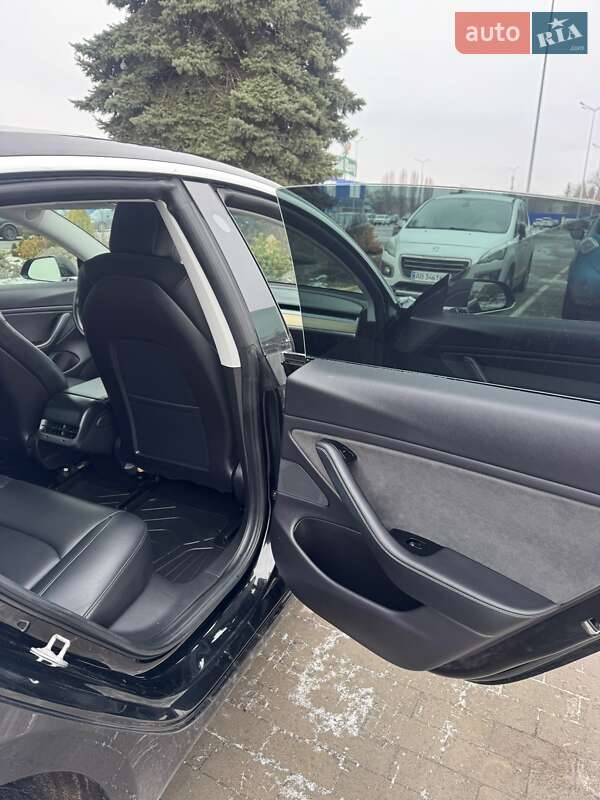 Седан Tesla Model 3 2019 в Виннице