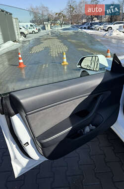 Седан Tesla Model 3 2020 в Киеве
