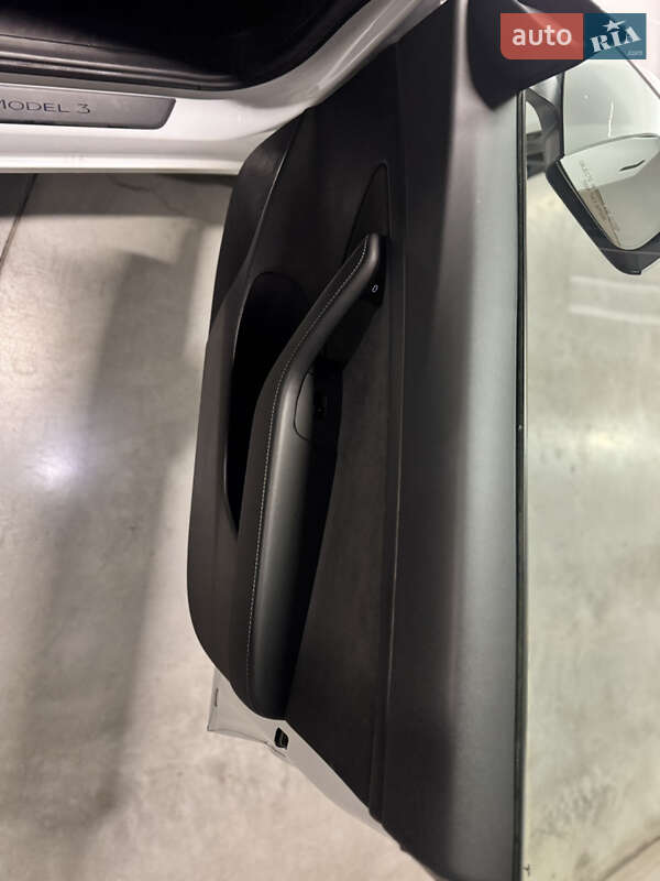 Седан Tesla Model 3 2020 в Одесі