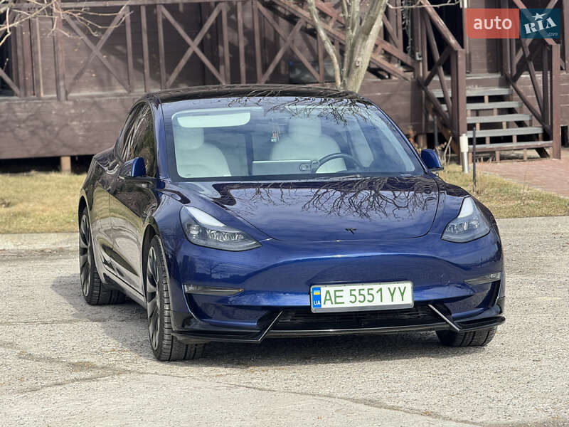 Седан Tesla Model 3 2023 в Дніпрі