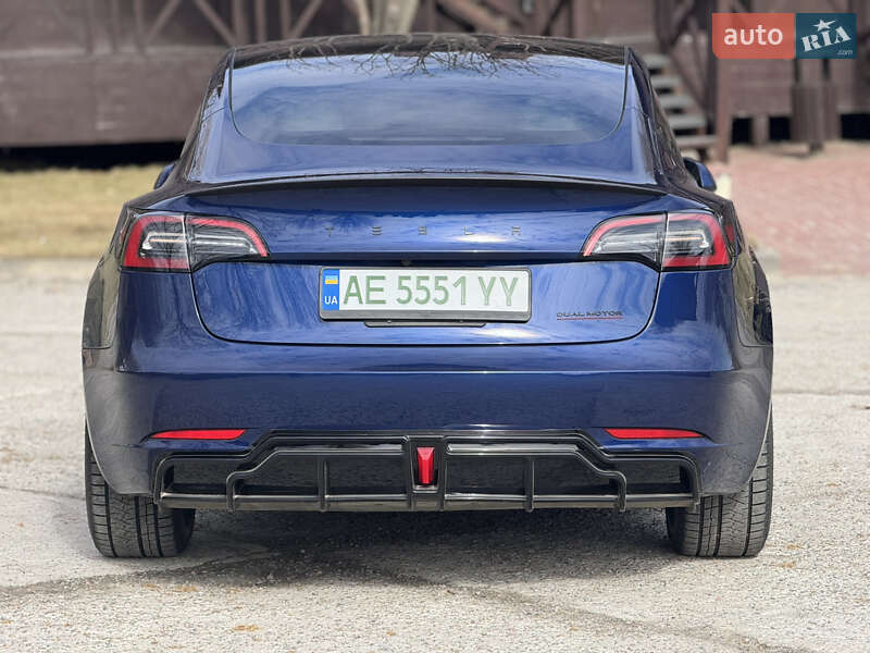 Седан Tesla Model 3 2023 в Дніпрі