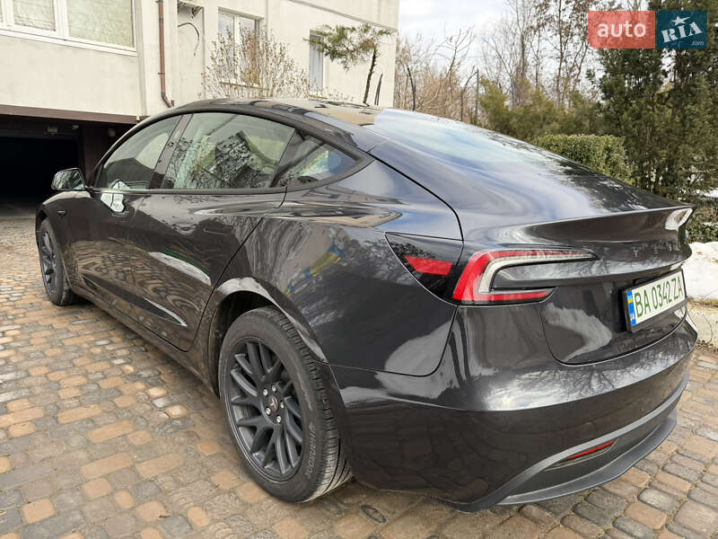 Седан Tesla Model 3 2024 в Кропивницком