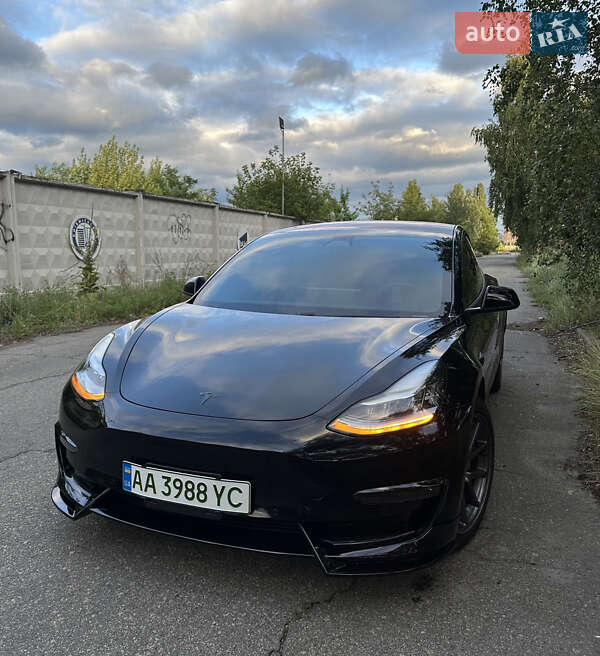 Седан Tesla Model 3 2019 в Киеве