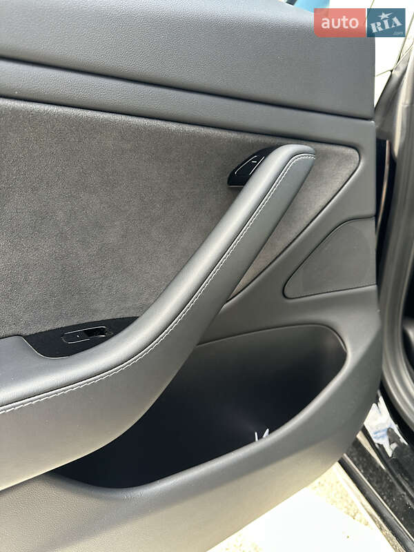 Седан Tesla Model 3 2019 в Киеве