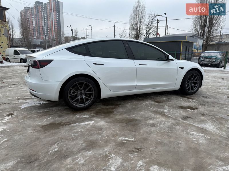 Седан Tesla Model 3 2023 в Киеве фото 23 Седан Tesla Model 3 2023 в Киеве