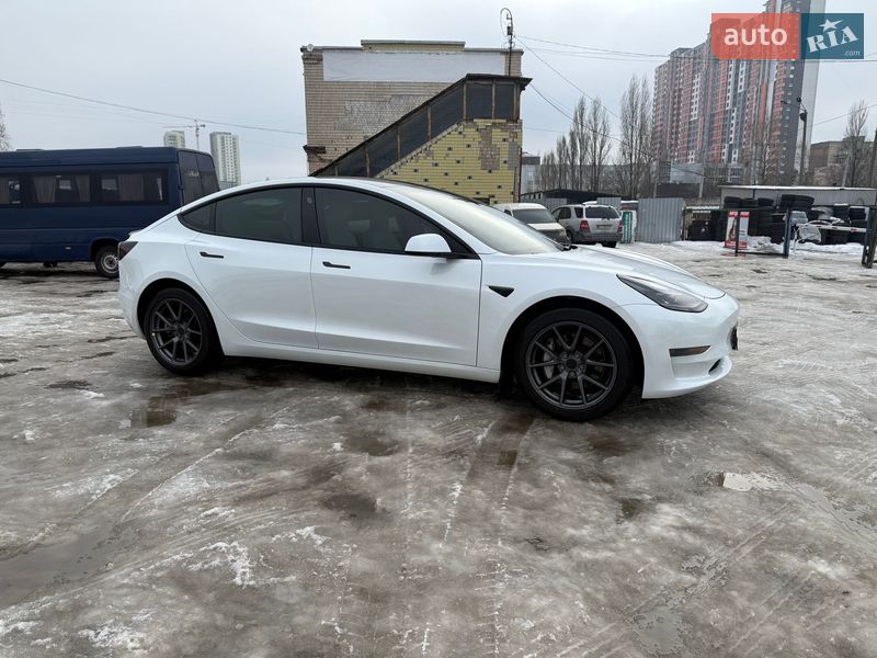 Седан Tesla Model 3 2023 в Киеве фото 25 Седан Tesla Model 3 2023 в Киеве