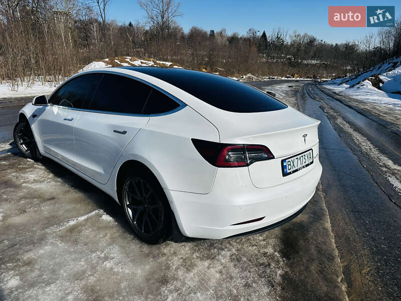Седан Tesla Model 3 2019 в Киеве