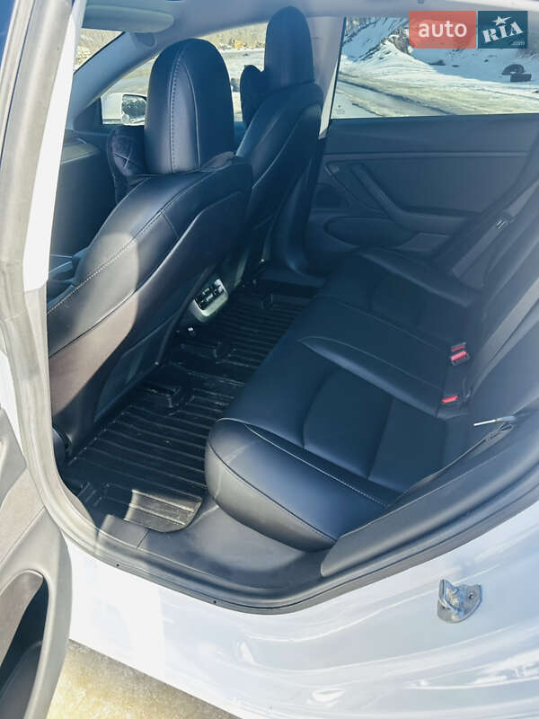 Седан Tesla Model 3 2019 в Киеве