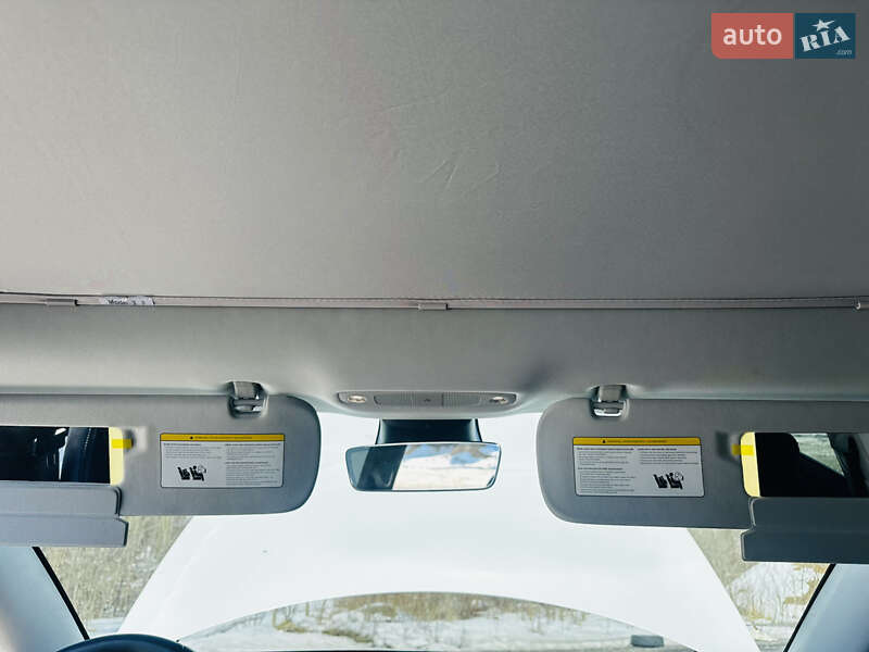 Седан Tesla Model 3 2019 в Киеве