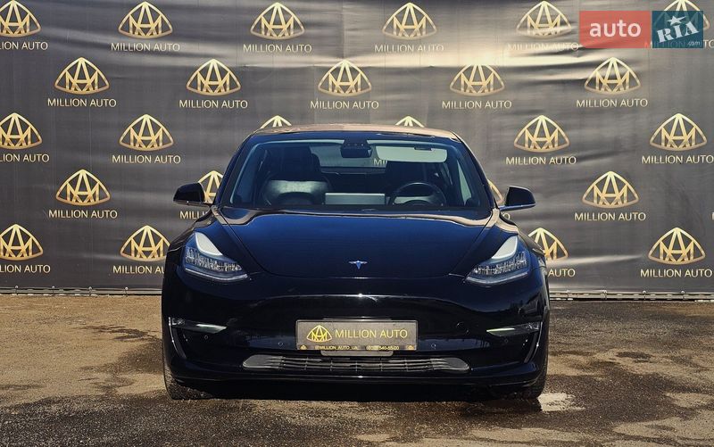 Седан Tesla Model 3 2019 в Києві